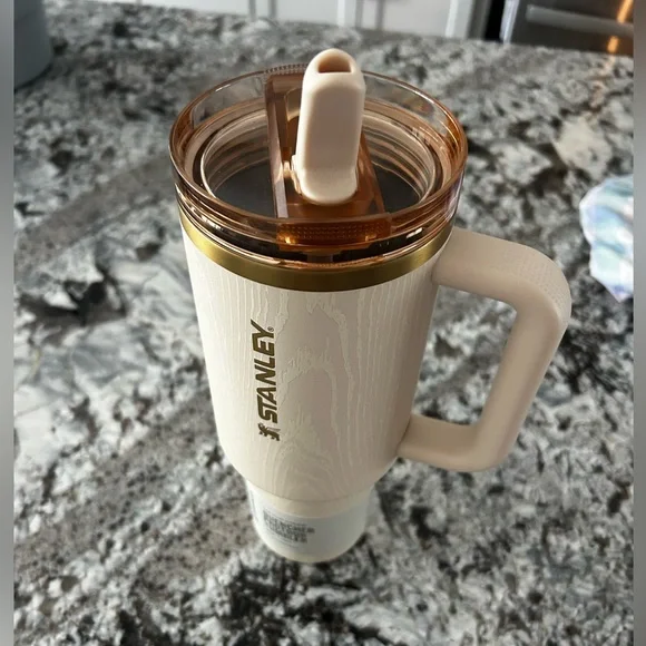 Stanley Birch Woodgrain 40 oz Quencher Protour Flip Straw Tumbler Rare Leakproof - Picture 4 of 10